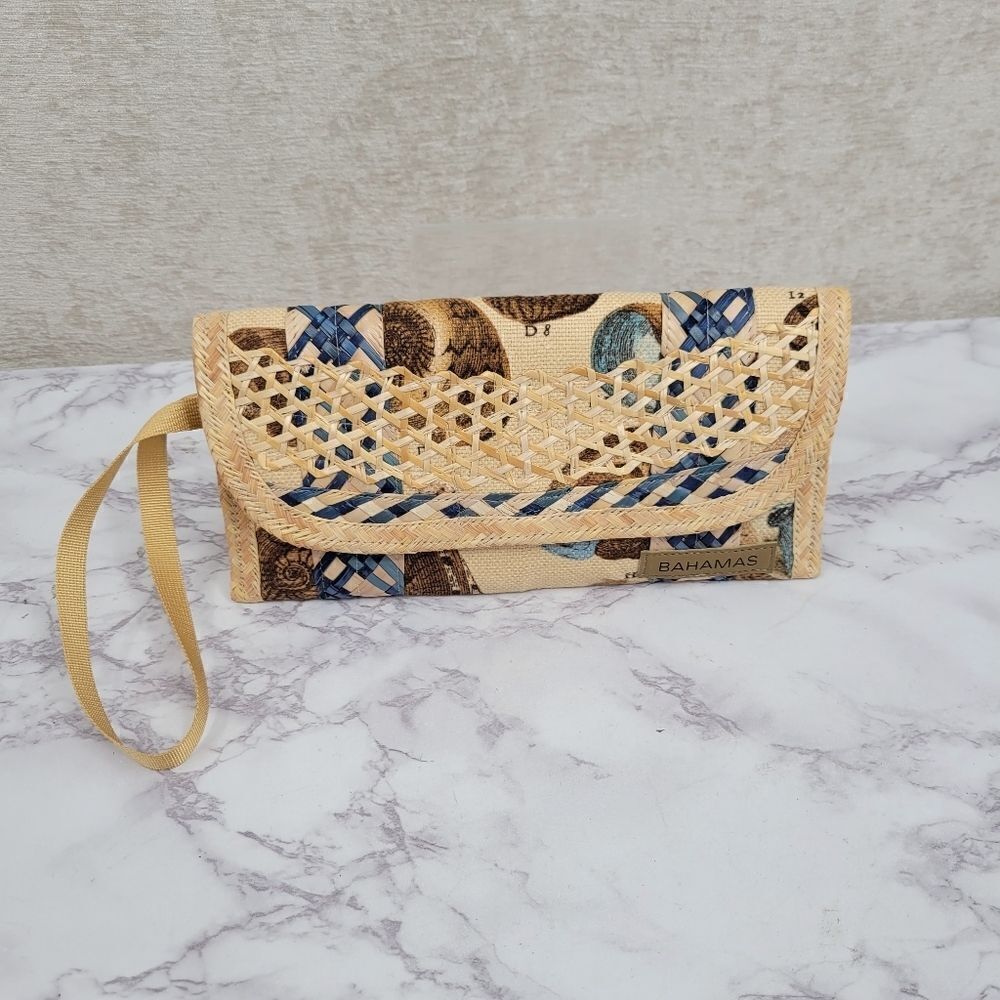 Bahamas Raffia or Jute Rattan Seashell Pattern Wristlet Wicker